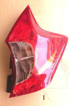 中古パーツ　日産　ノート　E12 右テールランプのサムネイル