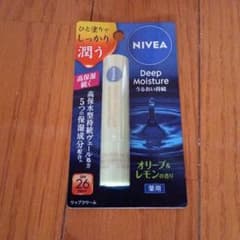 NIVEA Deep Moisture オリーブ＆レモンの香り 薬用リップのサムネイル