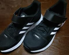 adidas スニーカー ブラック ホワイト　21cm 箱無しのサムネイル
