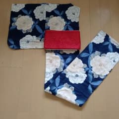 花古今 浴衣 単品 紺地 花柄 綿紅梅 花古今 浴衣 単品 紺地 花柄 綿紅梅 - メルカリ