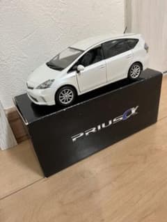 プリウスα ミニカー　非売品のサムネイル