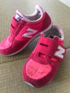 ニューバランス スニーカーのサムネイル