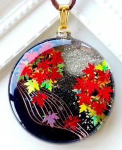 1283】レジン 紅葉 ネックレス ペンダント ハンドメイド - メルカリ