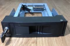 センチュリー 3.5インチSATA HDD用 5.25インチベイ内蔵ケースのサムネイル