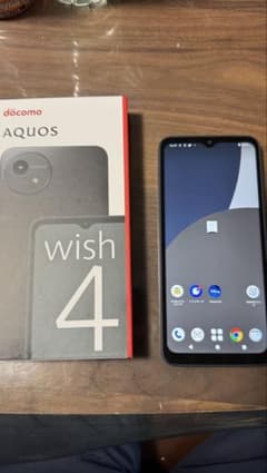 新品　docomo AQUOS wish 4 本体のサムネイル