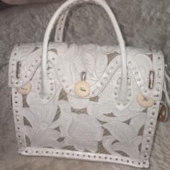 美品　希少　グレースコンチネンタル　カービングバッグ　白　24時間限定値下げ！ 美品 希少 グレースコンチネンタル カービングバッグ 白 24時間限定