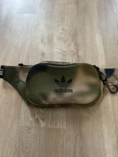 adidas ボディバッグ カモフラージュのサムネイル