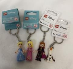値下げ!!【希少】LEGO ディズニー　キーホルダー　プリンセス　⭐︎4点セット⭐︎のサムネイル