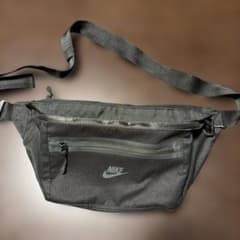 NIKE ボディバッグ ウエストポーチ ブラックのサムネイル