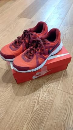 ナイキ　ランニングシューズのサムネイル