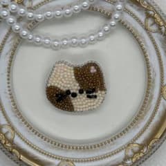 ビーズ刺繍ブローチ　ねこ　ハンドメイドのサムネイル