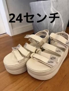 NIKE 厚底サンダル アイボリーのサムネイル
