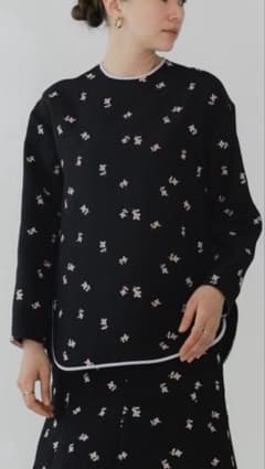 ヨリ フクレ刺繍シンプルブラウス【2025AW】 - メルカリ