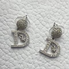 Dior ディオール Dロゴ ラインストーン 揺れピアス CD シルバー Christian Dior Dロゴ ラインストーン 揺れピアス CD シルバー - メルカリ