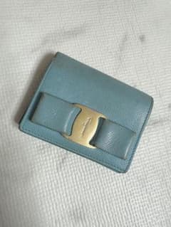 ⭐️ Salvatore Ferragamo ⭐️二つ折り財布のサムネイル