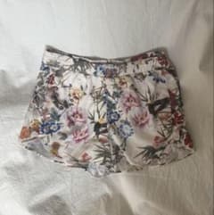Bershka ベルシュカ　ボタニカル/フローラル柄　ショートパンツのサムネイル