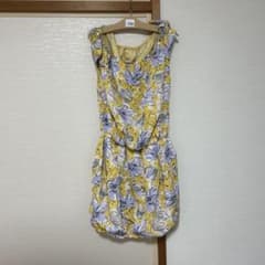 花柄ノースリーブひざ丈ワンピースのサムネイル