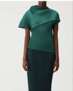 PLEATS PLEASE ISSEY MIYAKE トップス