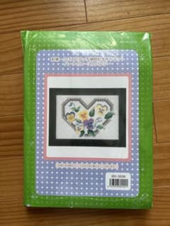 ハート型パンジー　クロスステッチ刺繍キットのサムネイル