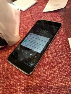 simフリースマホ【美品・保証あり】のサムネイル
