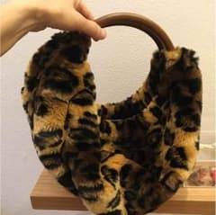 キャット イン ザ クローゼットのサムネイル
