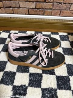 adidas ブラック/ピンク スエードスニーカーのサムネイル