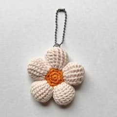 フラワーチャーム ハンドメイド 編み物 キーホルダーのサムネイル