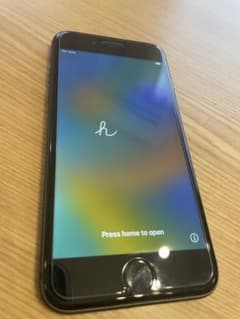 Apple iPhone 8 64GB 本体 SIMフリーのサムネイル