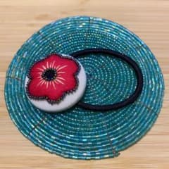 ハンドメイド　くるみボタン　ヘアゴムのサムネイル