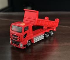非売品】トミカ いすゞ ギガ ダンプカー 赤 - メルカリ