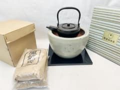 茶道具 黄檗松月流 土風炉 五徳 燗鍋 ヤカン 敷板 灰2個 6点セット 元箱 茶道具 黄檗松月流 土風炉 五徳 燗鍋 ヤカン 敷板 灰2個 6点セット 元