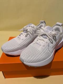 Nike ランニングシューズ ホワイト 特別モデルのサムネイル