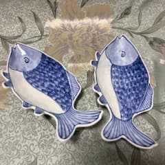 深川製磁 魚彫刻　取皿揃　三つ足 足付皿　5枚　魚型向付　　深川製 中古品 深川製磁 魚彫刻 足付皿 魚型 三つ足 2匹 - メルカリ