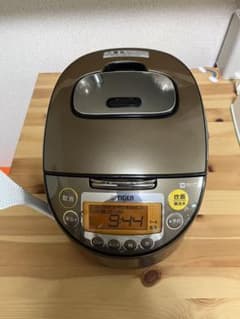 タイガー IH炊飯ジャー JKT-B101 5.5合炊き 2015年製のサムネイル