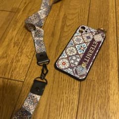 iPhoneカバー 11  シリコンストラップ付きのサムネイル