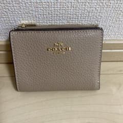 コーチ二つ折り財布のサムネイル
