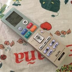 みやび様専用。エアコン 各社共通 リモコンのサムネイル