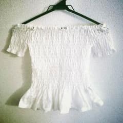 【美品】白レース 肩出し トップスのサムネイル