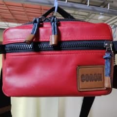 COACH ショルダーバッグ レッド メンズ/レディース、男女ともに使用 