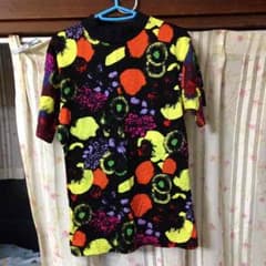 凄く 派手な tシャツのサムネイル