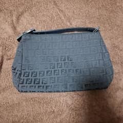 FENDI グレー ロゴ クラッチバッグのサムネイル