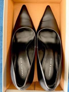 Charles & Keith ポインテッドトゥ パンプス　ブラック　38