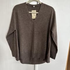 新品　無印良品　VネックセーターLのサムネイル