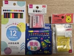 DAISO 文房具セット 水彩色鉛筆 蛍光クレヨン 鉛筆削りのサムネイル