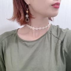 黄色 デイジー(花)の刺繍チョーカー:韓国系 オルチャンファッションのサムネイル