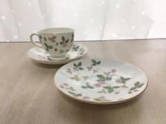 【最終値下】ウェッジウッド ワイルドストロベリー カップ&ソーサーのサムネイル