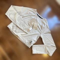 On 新品ショート丈長袖トップスのサムネイル