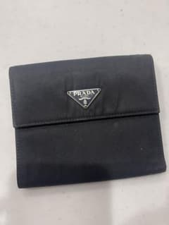 PRADA ブラックナイロン 二つ折り財布のサムネイル