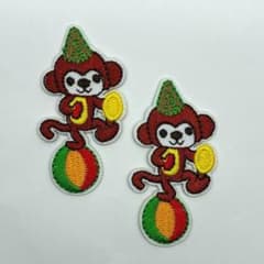 2個セット 刺繍ワッペン 猿 動物 サーカス 玉乗り ［HARE］DB080のサムネイル