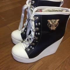 厚底の靴のサムネイル